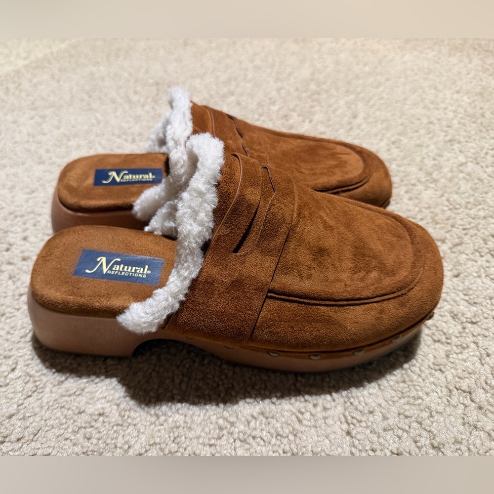 Women’s Natural Reflections Sherpa heeled clogs